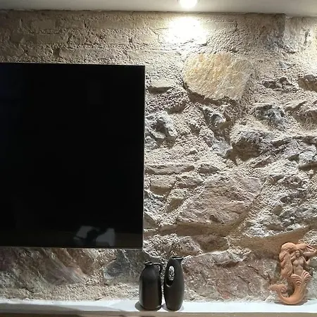 Stone Near Acropolis & Metro 石头记 Felsenhohle Athene
