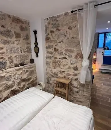 Stone Near Acropolis & Metro 石头记 Felsenhohle Apartment