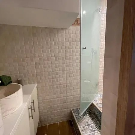 Apartment Stone Near Acropolis & Metro 石头记 Felsenhohle *