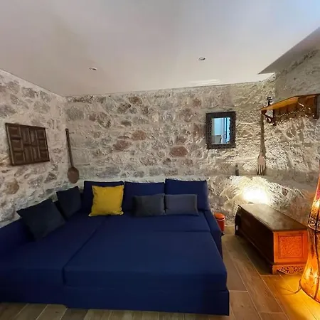 Apartment Stone Near Acropolis & Metro 石头记 Felsenhohle *