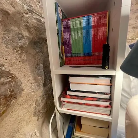 Stone Near Acropolis & Metro 石头记 Felsenhohle Appartement